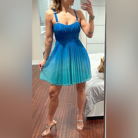 Speechless Dress, flare, pleaded, stretchy fabric, prom dress, NWOT, size M - Picture 4 of 9